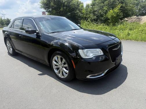 Gloss Black 2015 Chrysler 300 Limited