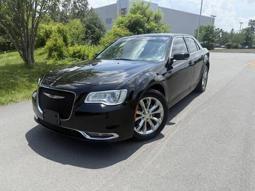 Gloss Black 2015 Chrysler 300 Limited