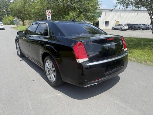 Gloss Black 2015 Chrysler 300 Limited