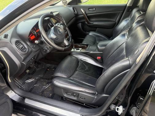 Black 2011 Nissan Maxima SV