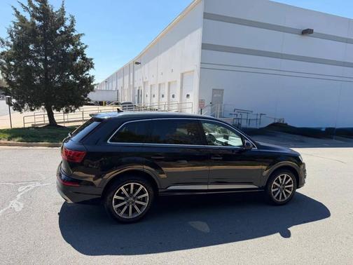 Black 2018 Audi Q7 3.0T Prestige