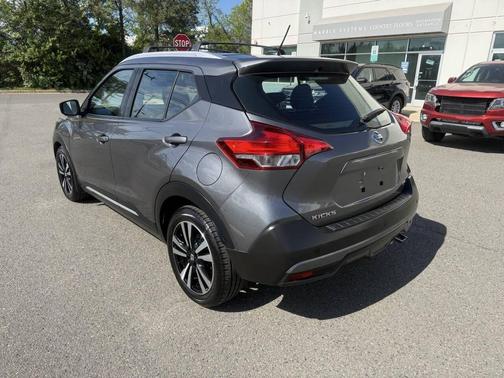 Gray 2019 Nissan Kicks SR