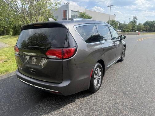 Granite Crystal Metallic Clearcoat 2020 Chrysler Pacifica Touring-L Plus
