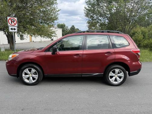 Burgundy 2015 Subaru Forester 2.5i