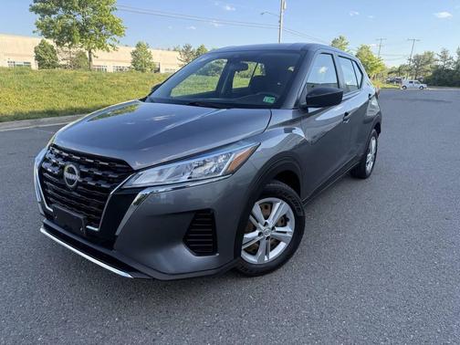 Gun Metallic 2023 Nissan Kicks S
