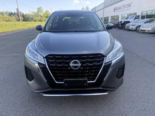 Gun Metallic 2023 Nissan Kicks S