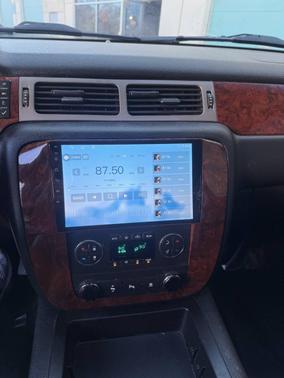 Summit White 2011 Chevrolet Suburban 1500 LT