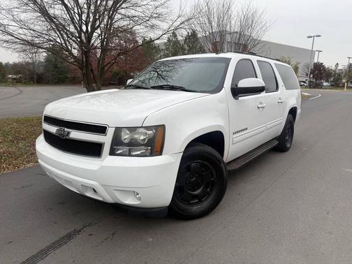 Summit White 2011 Chevrolet Suburban 1500 LT