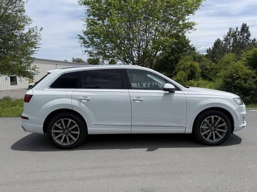 White 2019 Audi Q7 55 Premium Plus
