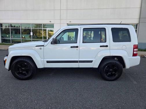 Bright White Clearcoat 2012 Jeep Liberty Sport