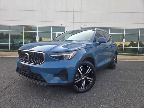 Blue 2024 Volvo XC40 B5 Core Dark Theme