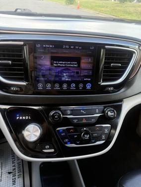 Granite Crystal Metallic Clearcoat 2017 Chrysler Pacifica Touring-L