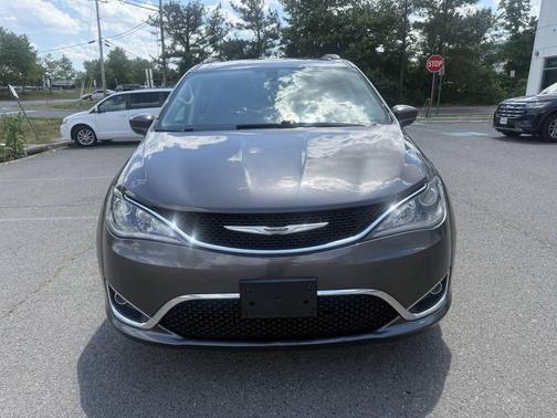 Granite Crystal Metallic Clearcoat 2017 Chrysler Pacifica Touring-L