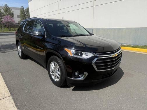 Mosaic Black Metallic 2019 Chevrolet Traverse LT Cloth