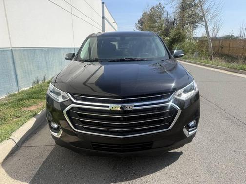 Mosaic Black Metallic 2019 Chevrolet Traverse LT Cloth