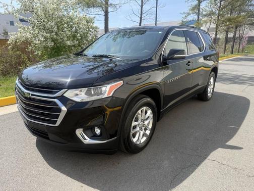 Mosaic Black Metallic 2019 Chevrolet Traverse LT Cloth