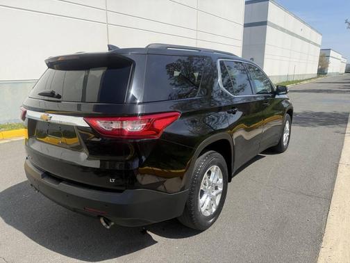 Mosaic Black Metallic 2019 Chevrolet Traverse LT Cloth