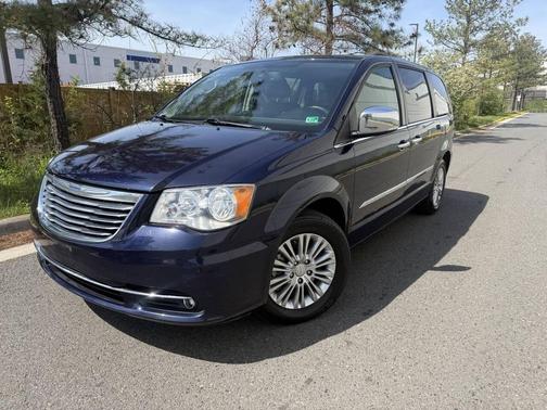 2015 Chrysler Town & Country Touring-L