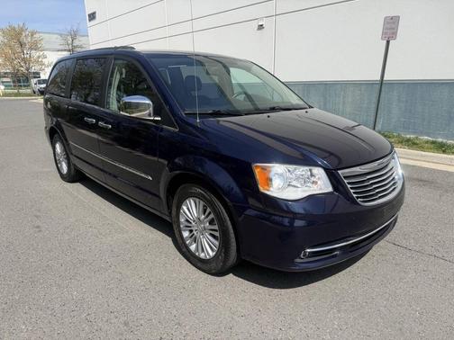 2015 Chrysler Town & Country Touring-L