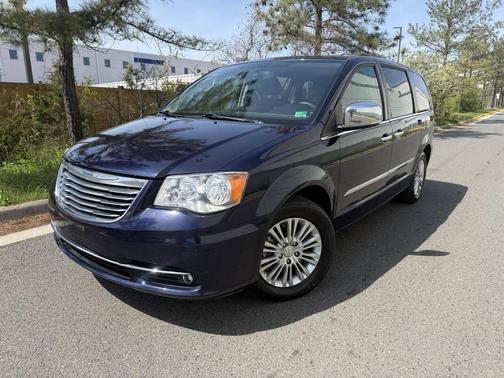 2015 Chrysler Town & Country Touring-L