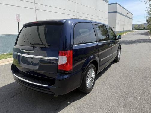 2015 Chrysler Town & Country Touring-L