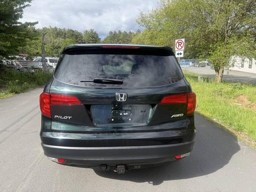 Modern Steel Metallic 2017 Honda Pilot EX-L