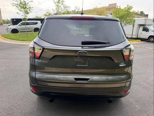 Magnetic Metallic 2018 Ford Escape SE