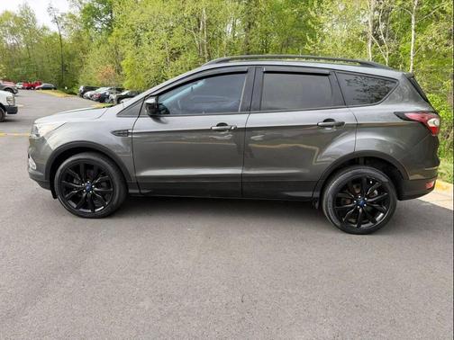Magnetic Metallic 2018 Ford Escape SE