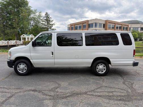 Oxford White 2010 Ford E350 Super Duty XL