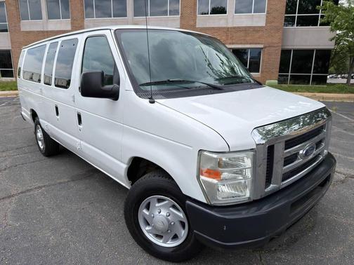 Oxford White 2010 Ford E350 Super Duty XL