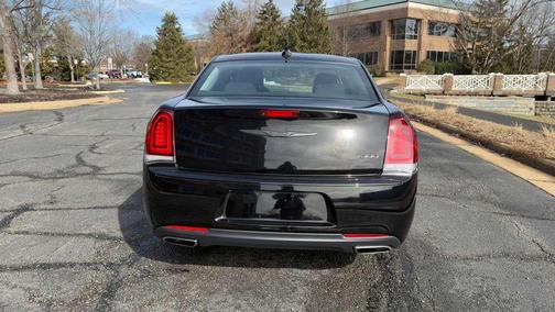 2021 Chrysler 300 Touring