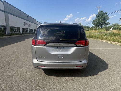 2021 Chrysler Voyager LXI