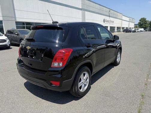 Mosaic Black Metallic 2019 Chevrolet Trax LS