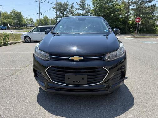 Mosaic Black Metallic 2019 Chevrolet Trax LS
