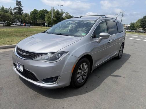 Billet Silver Metallic Clearcoat 2019 Chrysler Pacifica Touring-L Plus