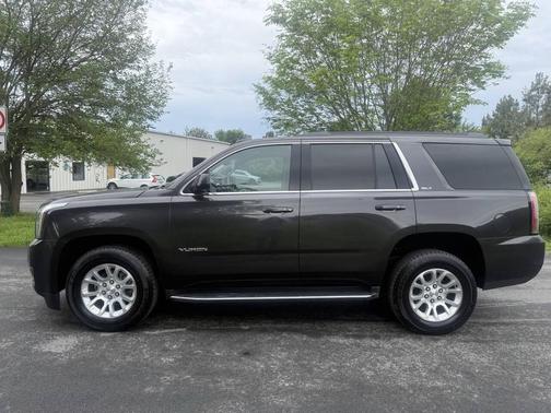 Gray 2018 GMC Yukon SLT