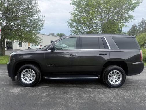 Gray 2018 GMC Yukon SLT