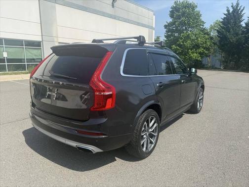 2017 Volvo XC90 T6 Momentum
