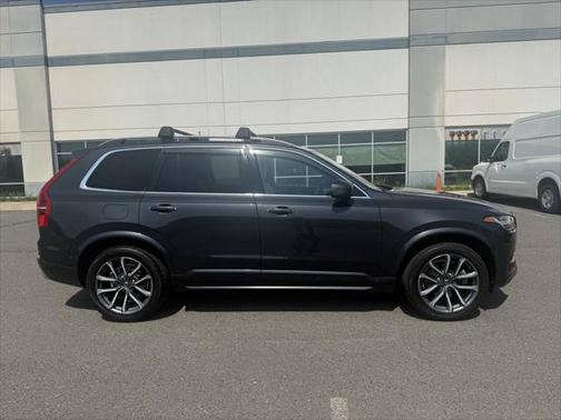 2017 Volvo XC90 T6 Momentum