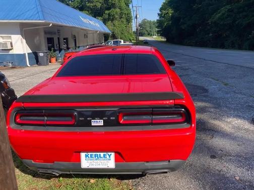 RED 2015 Dodge Challenger SXT