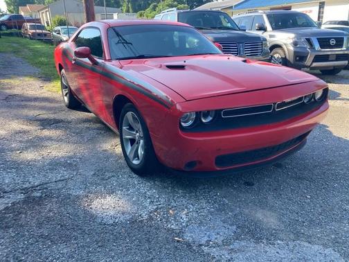 RED 2015 Dodge Challenger SXT
