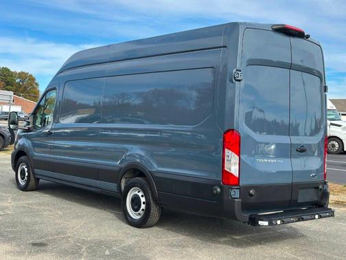 2022 Ford Transit-250 Base