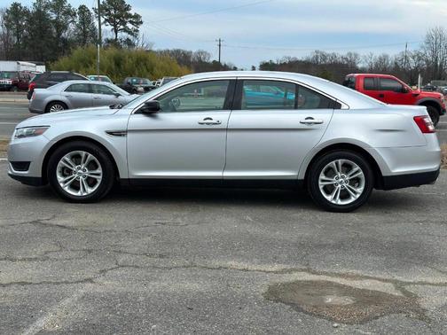 2017 Ford Taurus SE