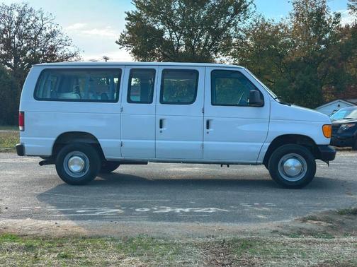 2006 Ford E350 Super Duty XL