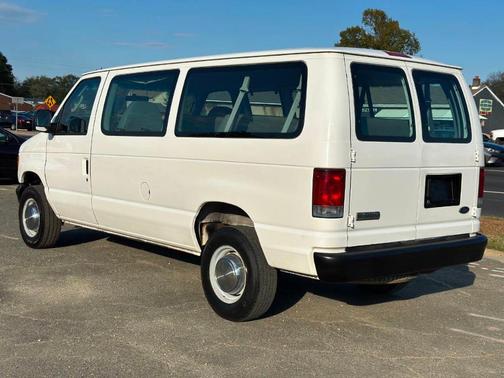 2006 Ford E350 Super Duty XL