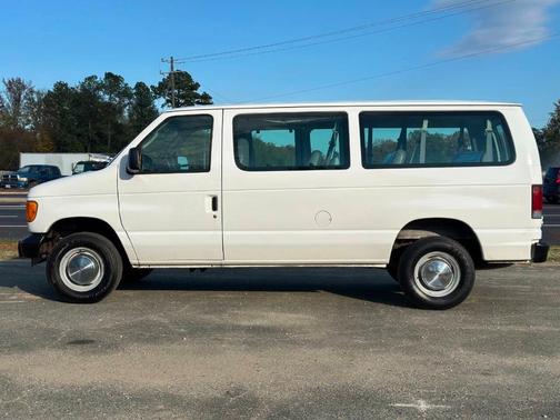 2006 Ford E350 Super Duty XL