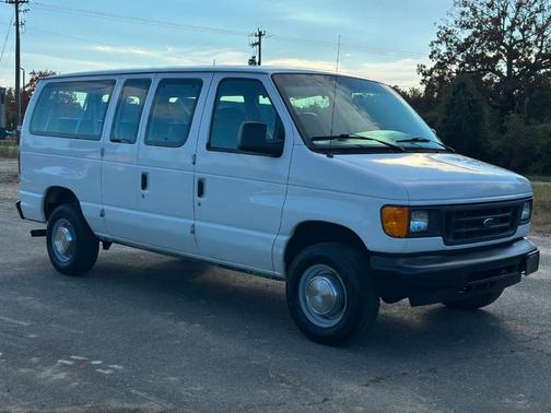 2006 Ford E350 Super Duty XL