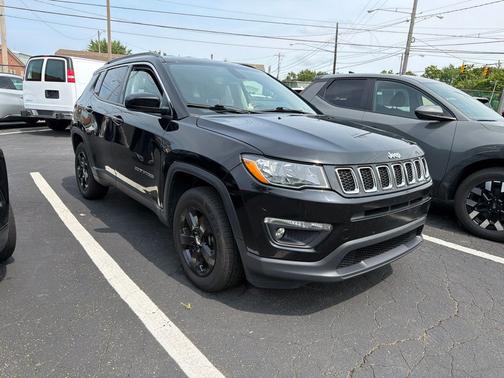 Diamond Black Crystal Pearlcoat 2021 Jeep Compass Latitude 4x4