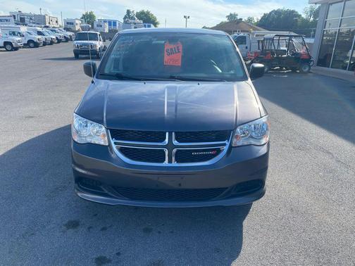 Granite Pearlcoat 2018 Dodge Grand Caravan SE