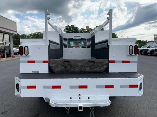 White 2015 Ford F-450 162  W.B. 4D